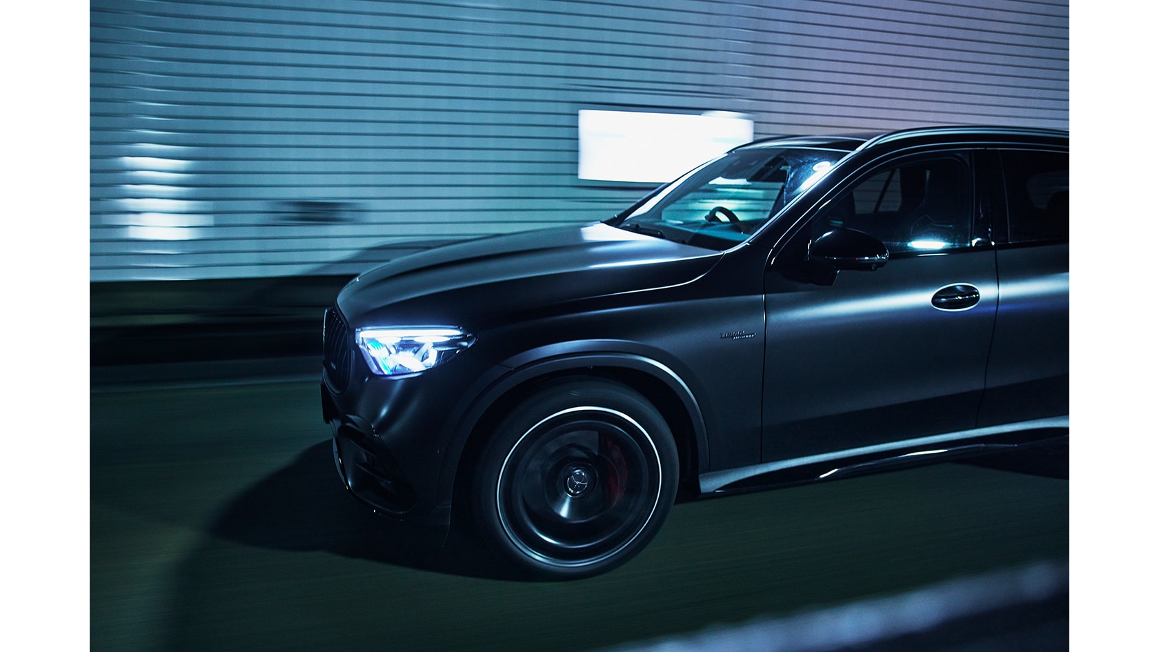 めがさん◼️AMG20◼️GLC43クーペ◼️X253◼️ブラポリ Mercedes-AMG GLC 43の特別仕様モデルで都会の夜を駆け抜ける
